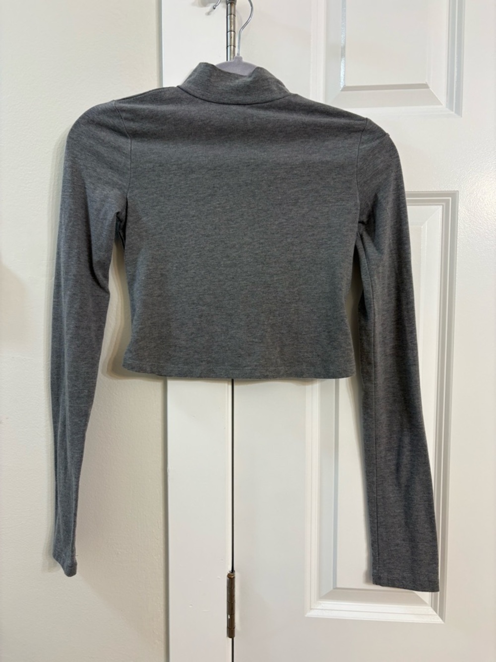Women’s Gray Cropped Long-Sleeve Top - Casual Turtleneck